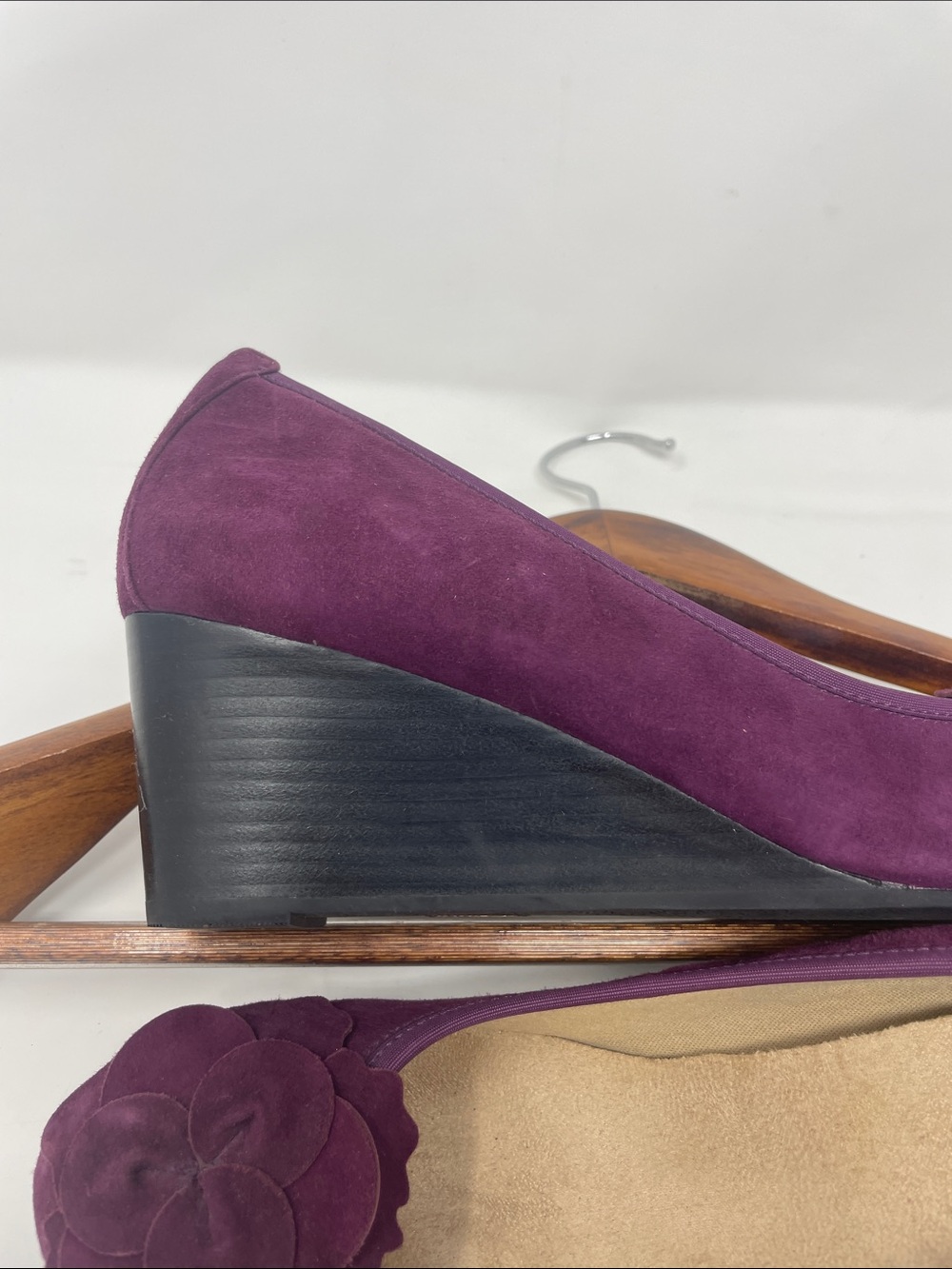 Vionic Plum Suede-Like Wedged Heel Pump Size 10 Excellent Condition - Picture 8 of 15